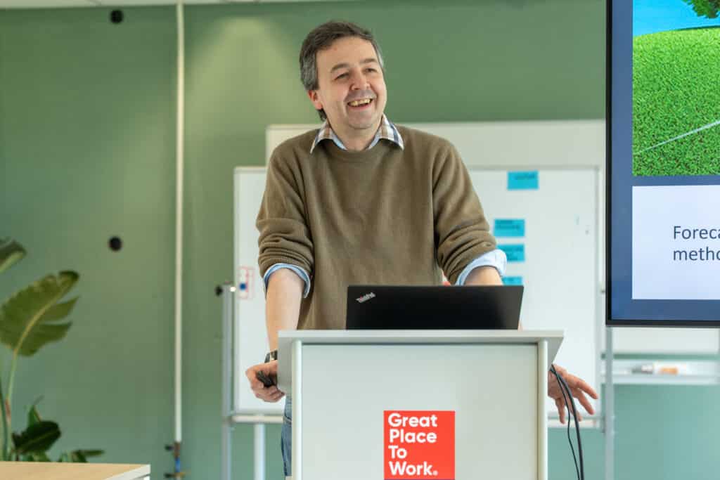 Planner bespreekt werkrooster volgens nieuwe CAO VVT”