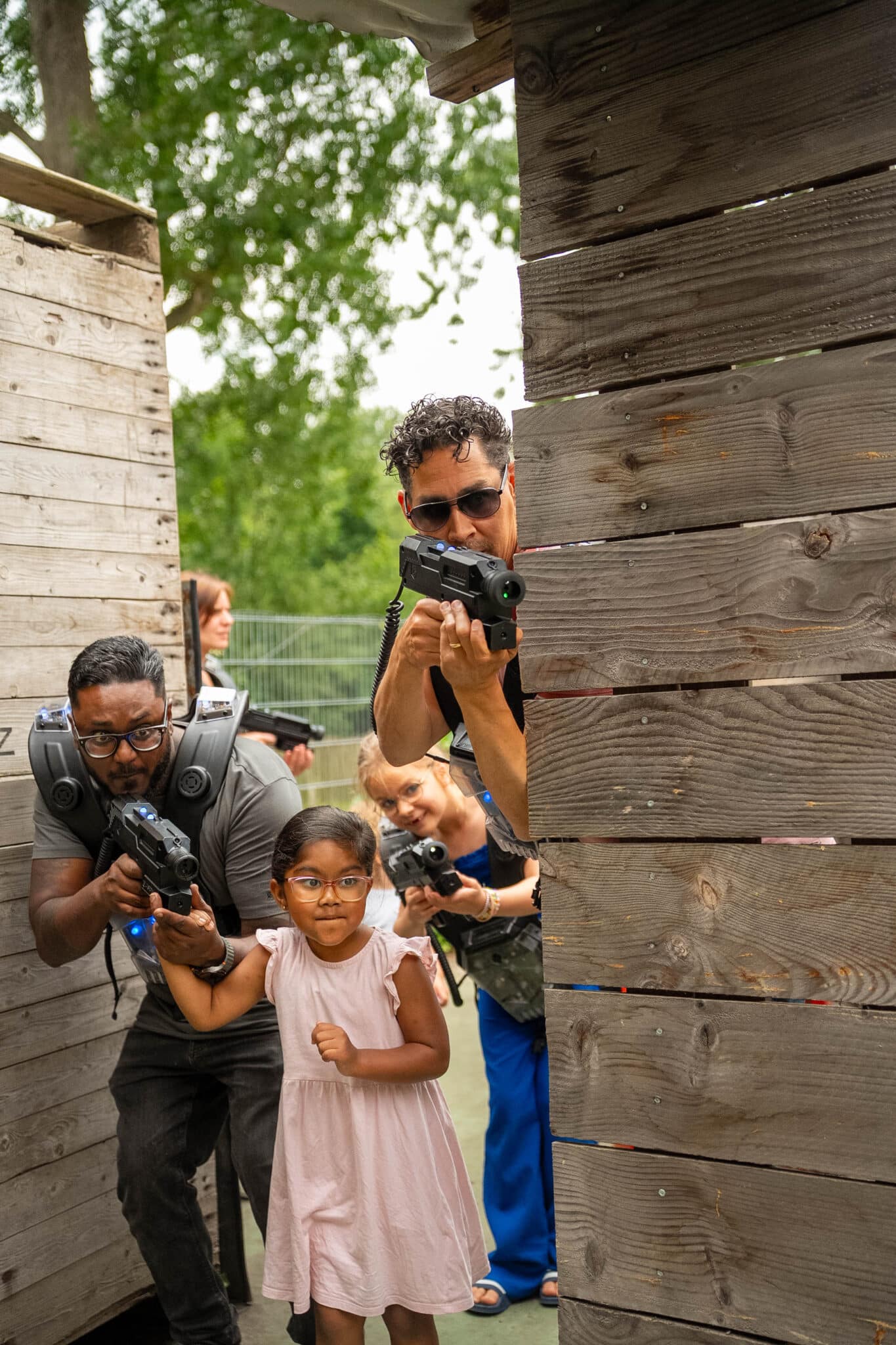 Collega’s in actie tijdens het lasergamen