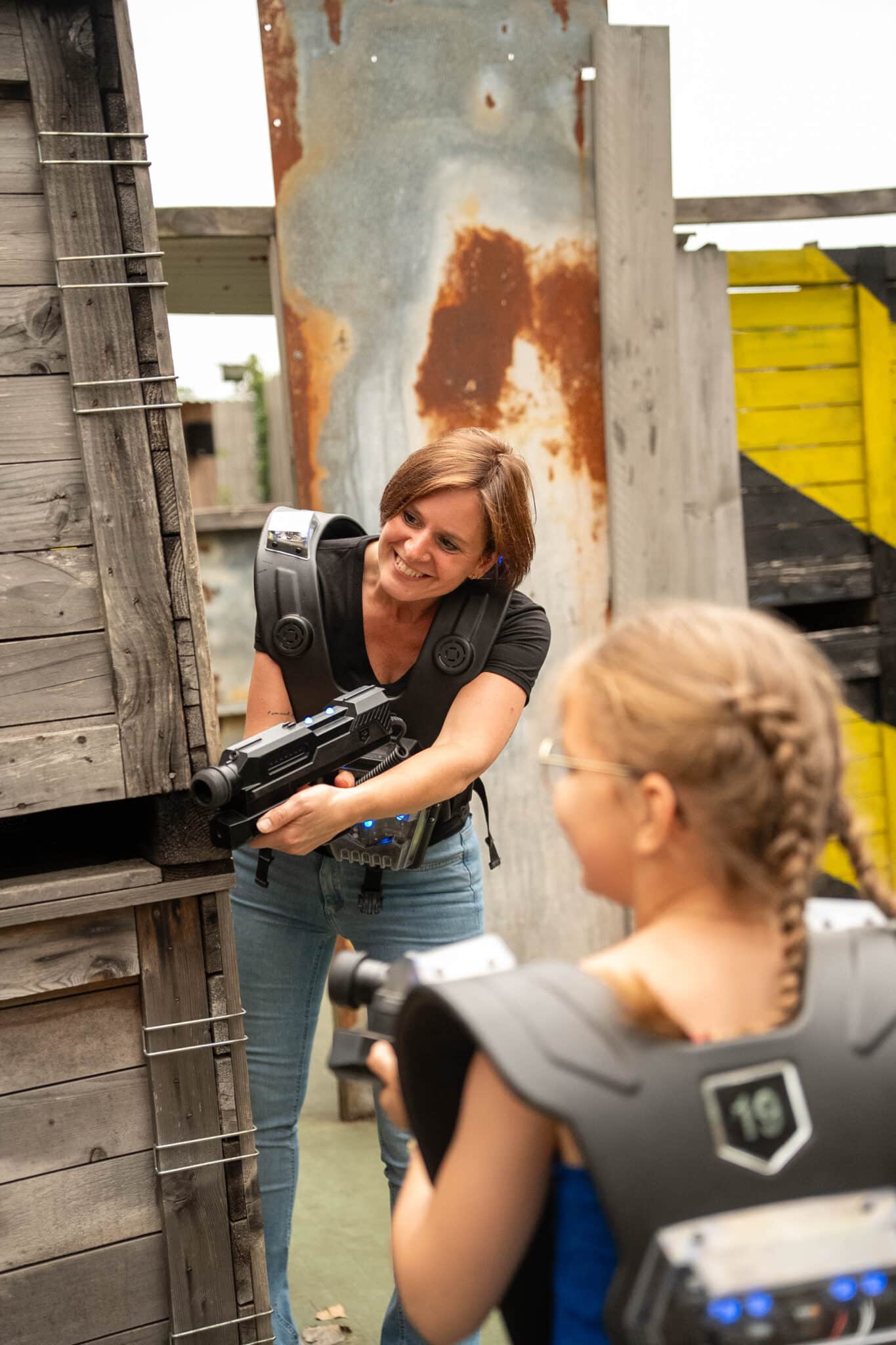Collega’s in actie tijdens het lasergamen